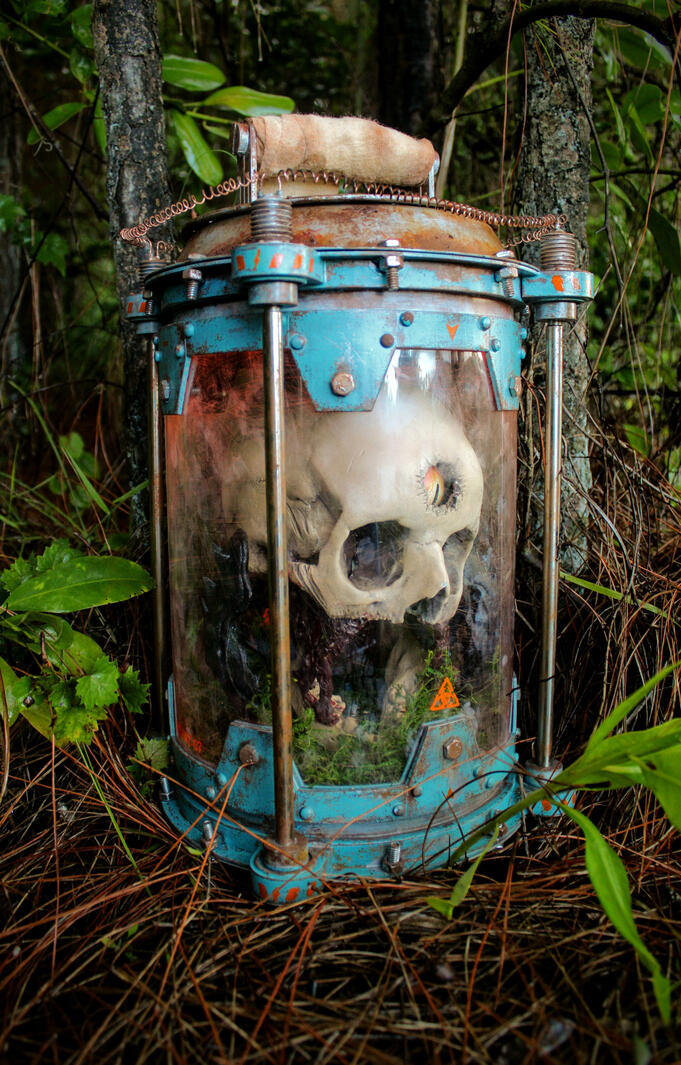 Alien Canister